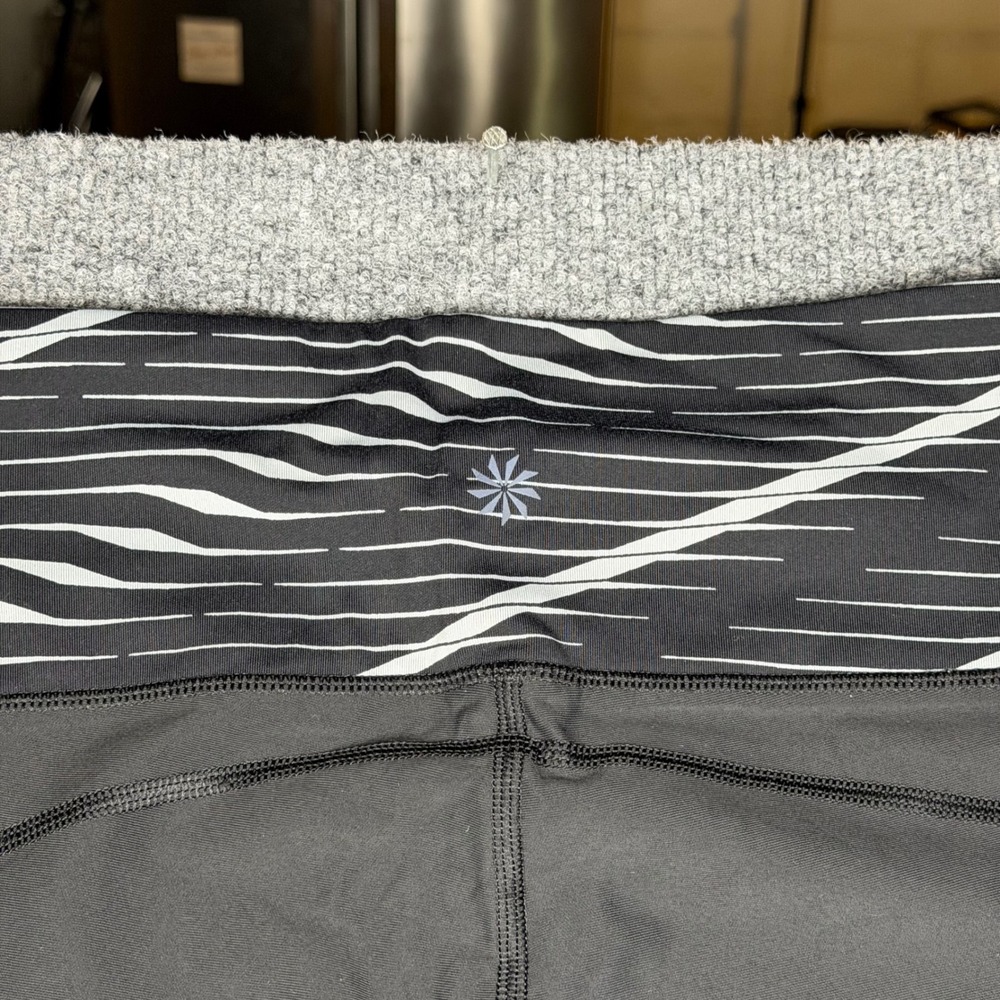 Athleta Womens Black White Abstract Print Mesh Pocket Athletic Leggings Size S - Picture 7 of 7
